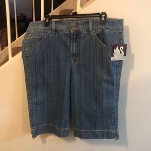 NWT Gloria Vanderbilt Denim Bermudas